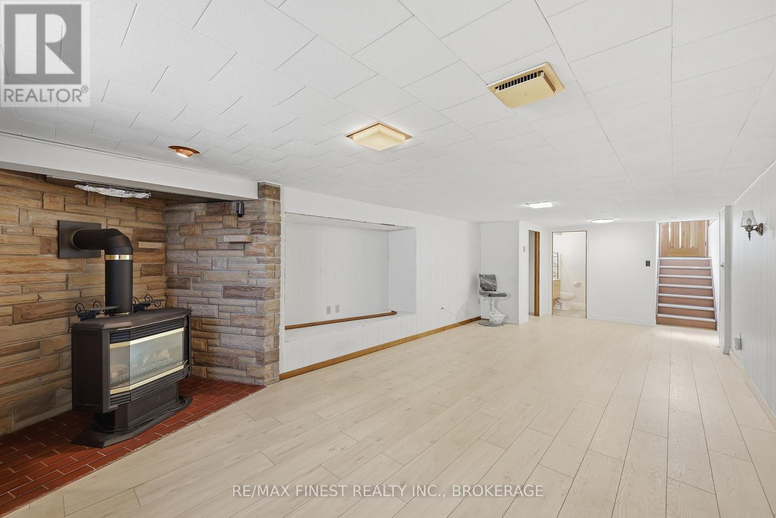 41 CAMPBELL CRESCENT - 26