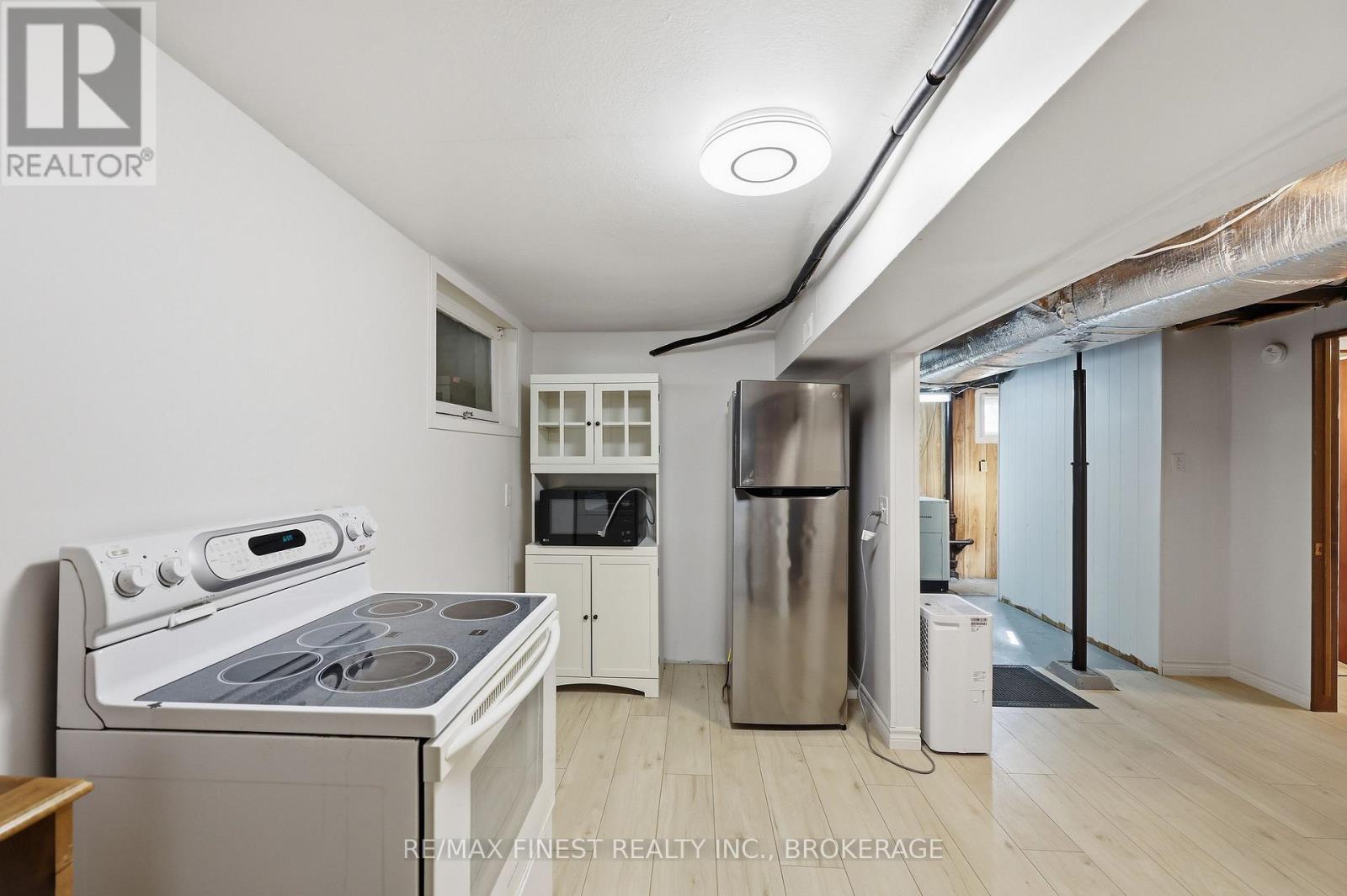 41 CAMPBELL CRESCENT - 33
