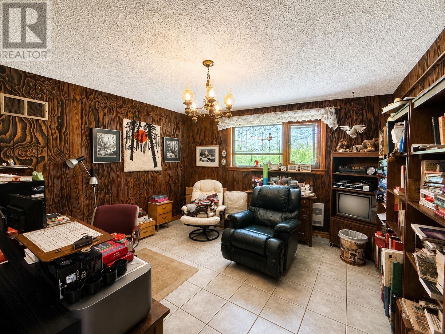 1299 Victor ST - 11