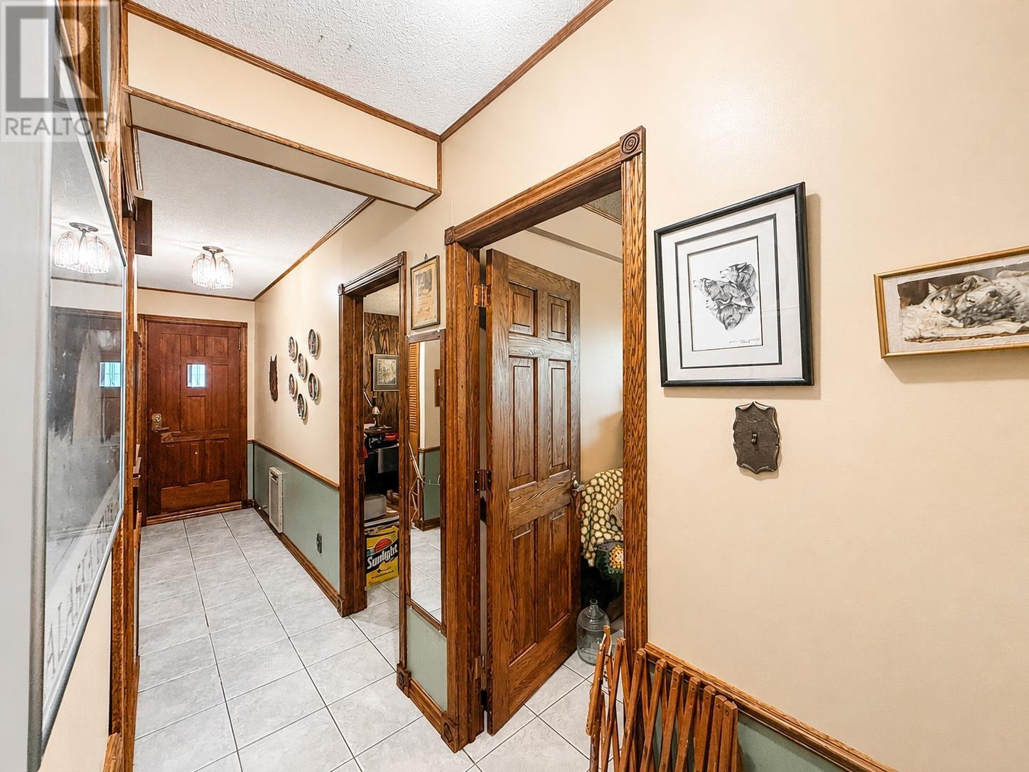 1299 Victor ST - 10