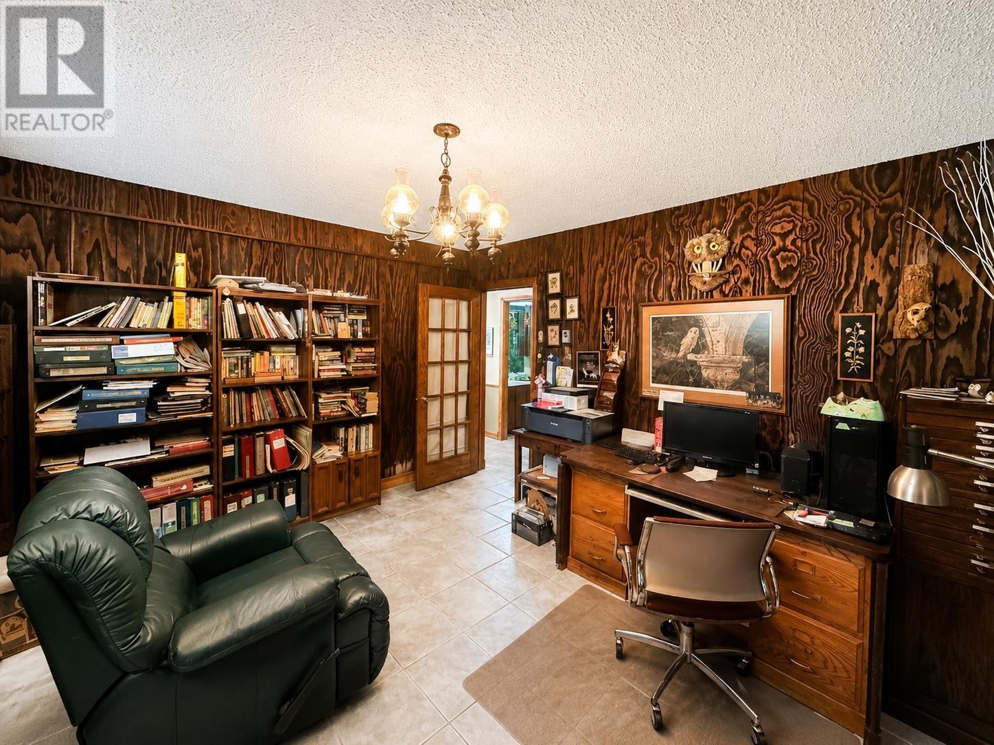 1299 Victor ST - 12