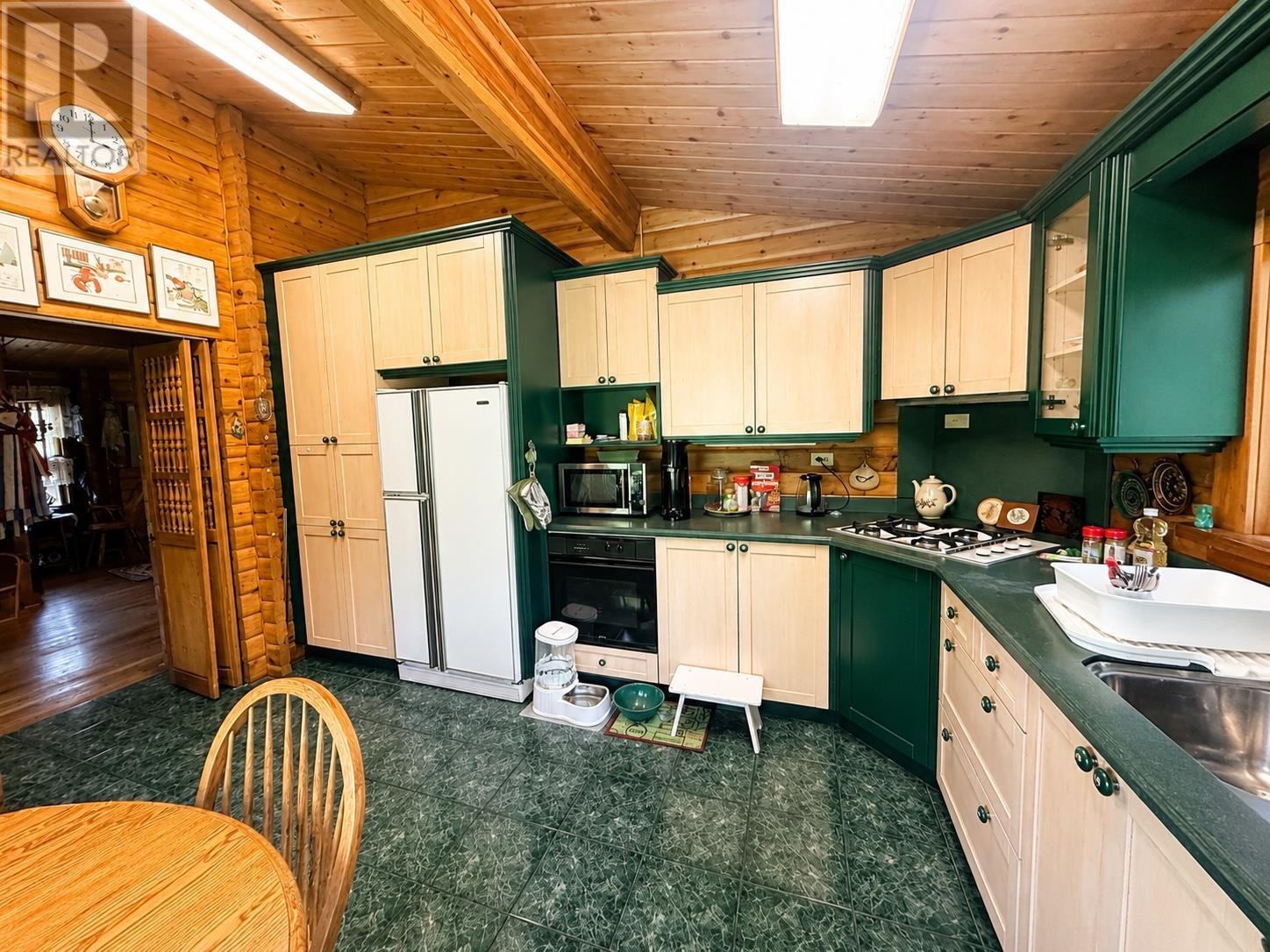 1299 Victor ST - 27