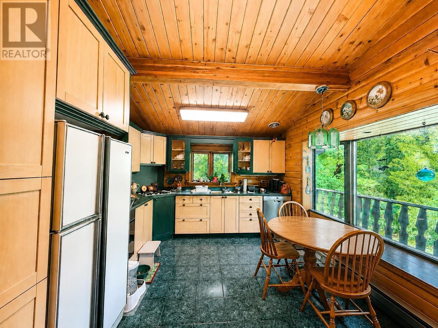 1299 Victor ST - 26