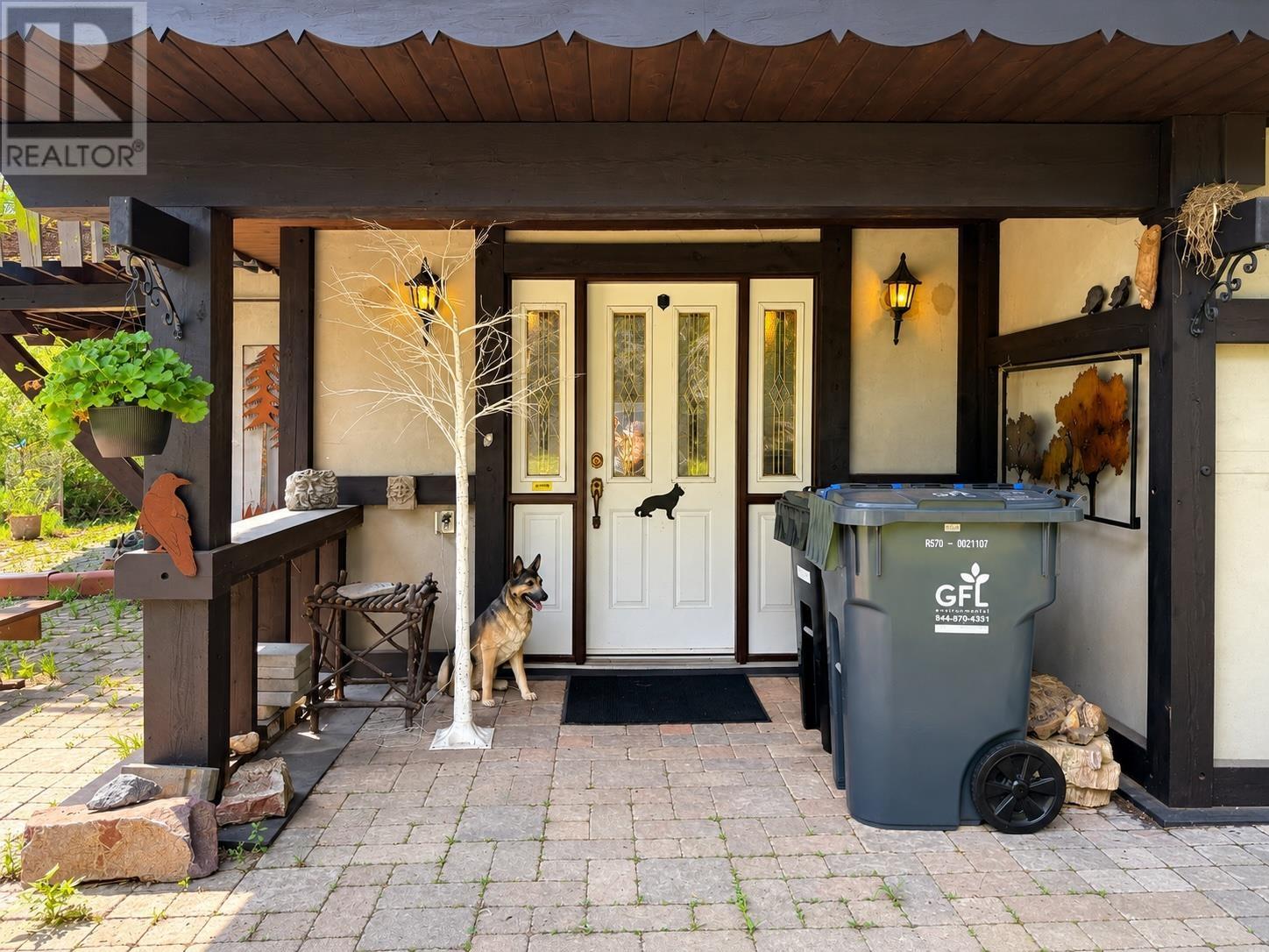 1299 Victor ST - 5