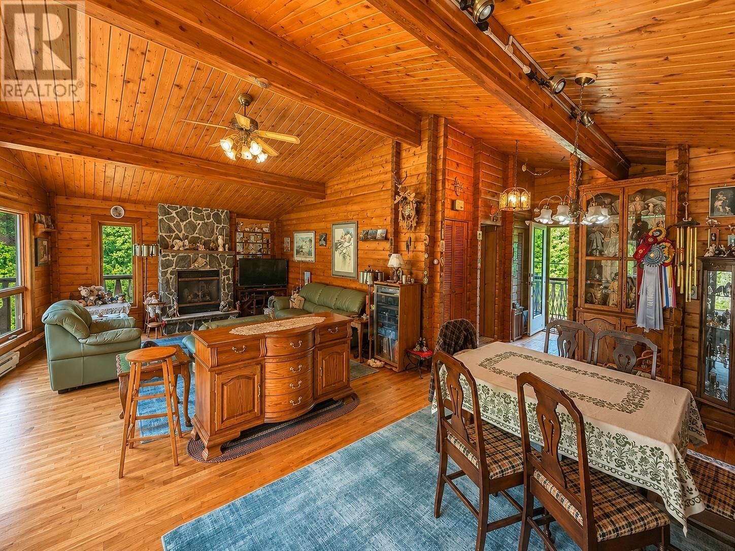 1299 Victor ST - 32