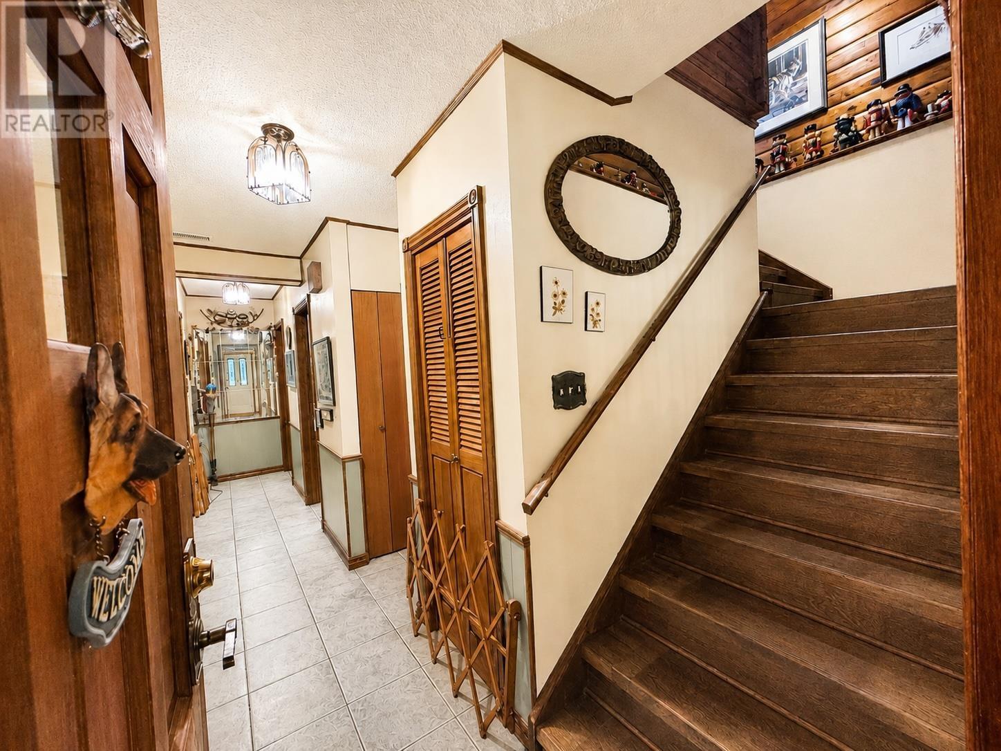 1299 Victor ST - 9