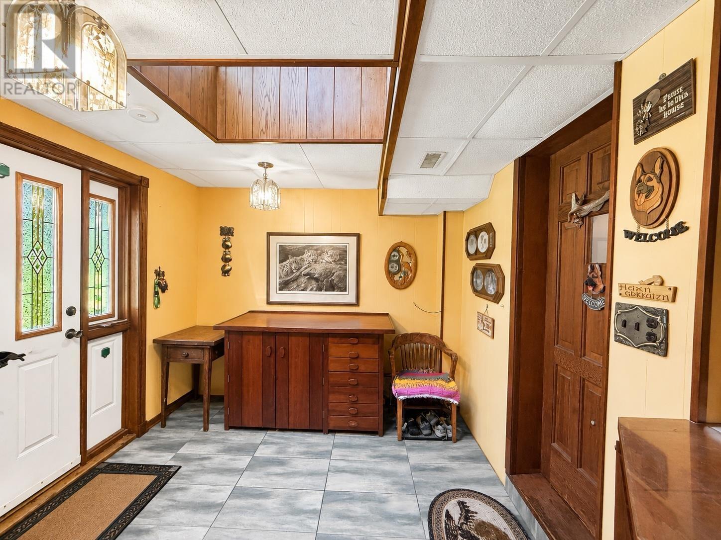 1299 Victor ST - 7