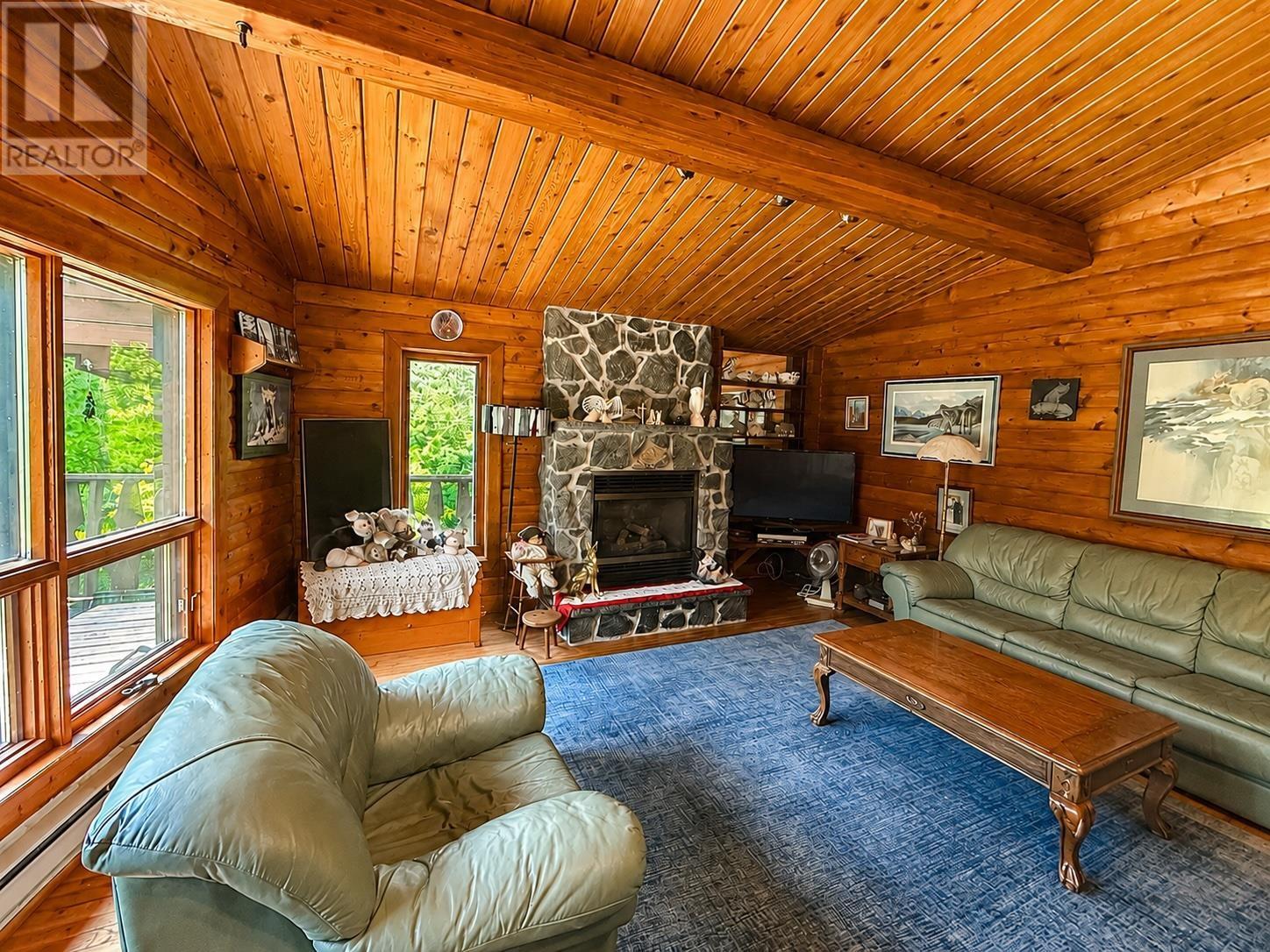 1299 Victor ST - 34