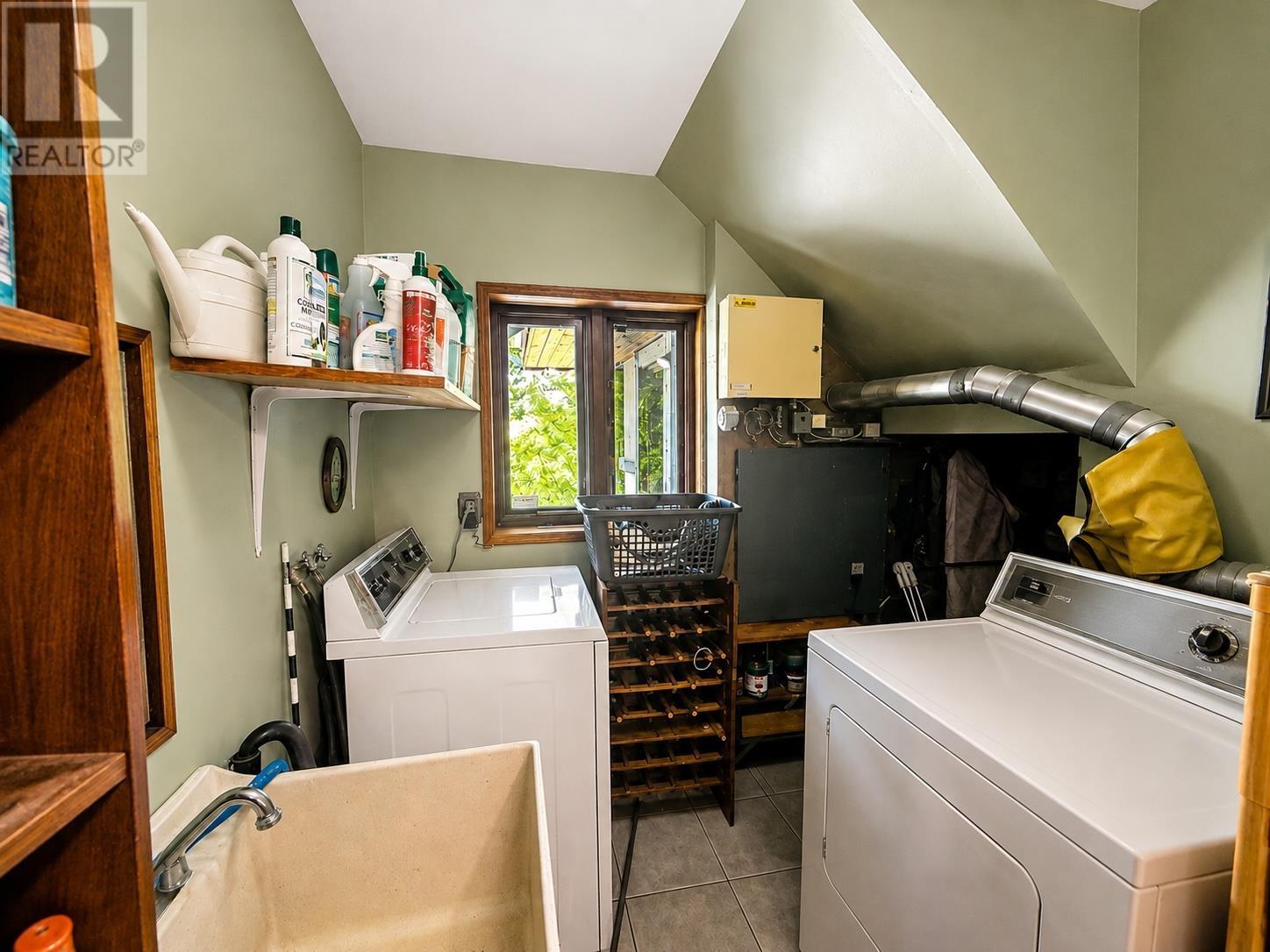 1299 Victor ST - 19