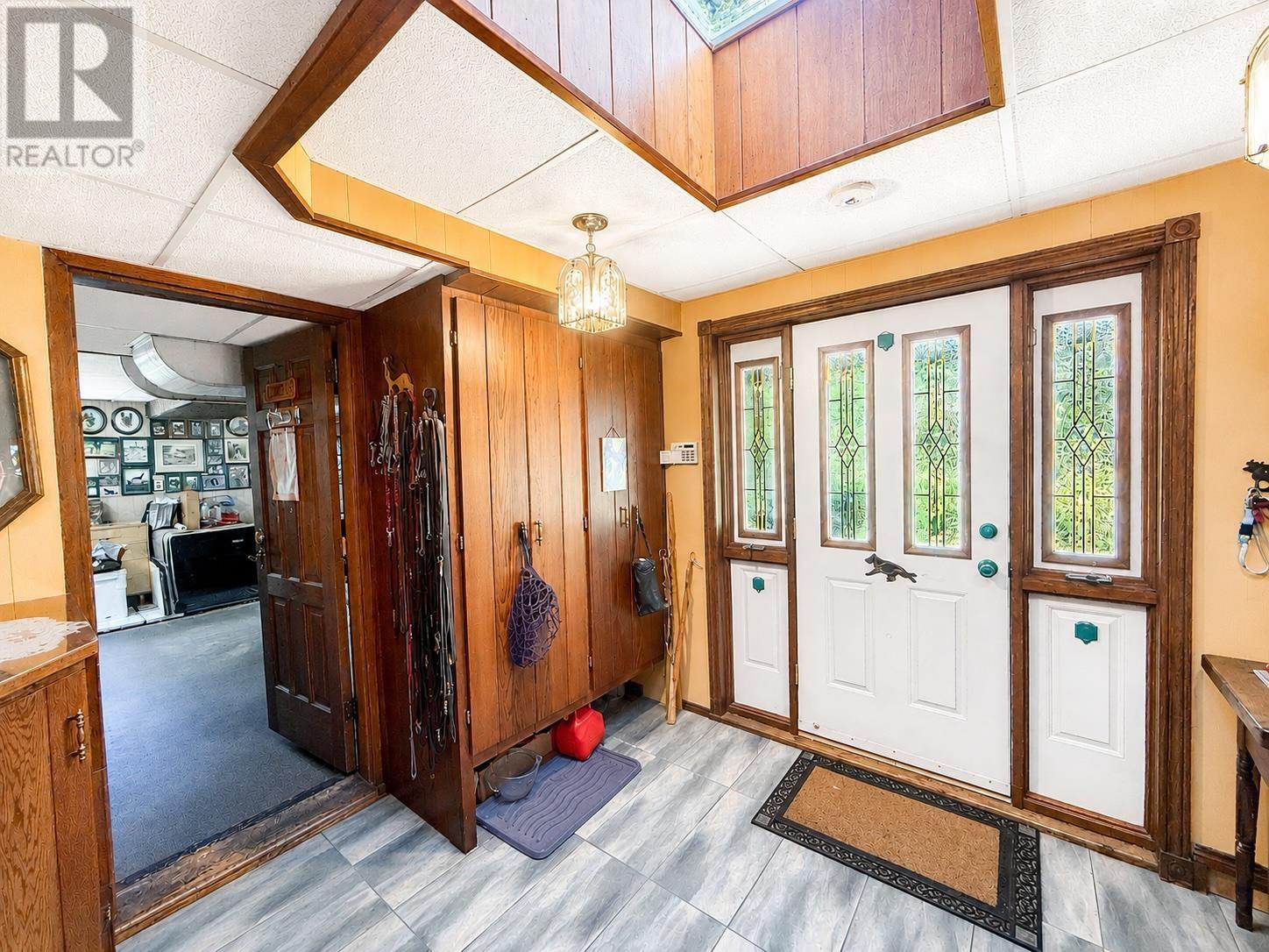 1299 Victor ST - 8