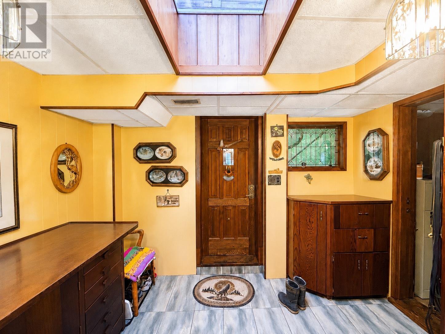 1299 Victor ST - 6