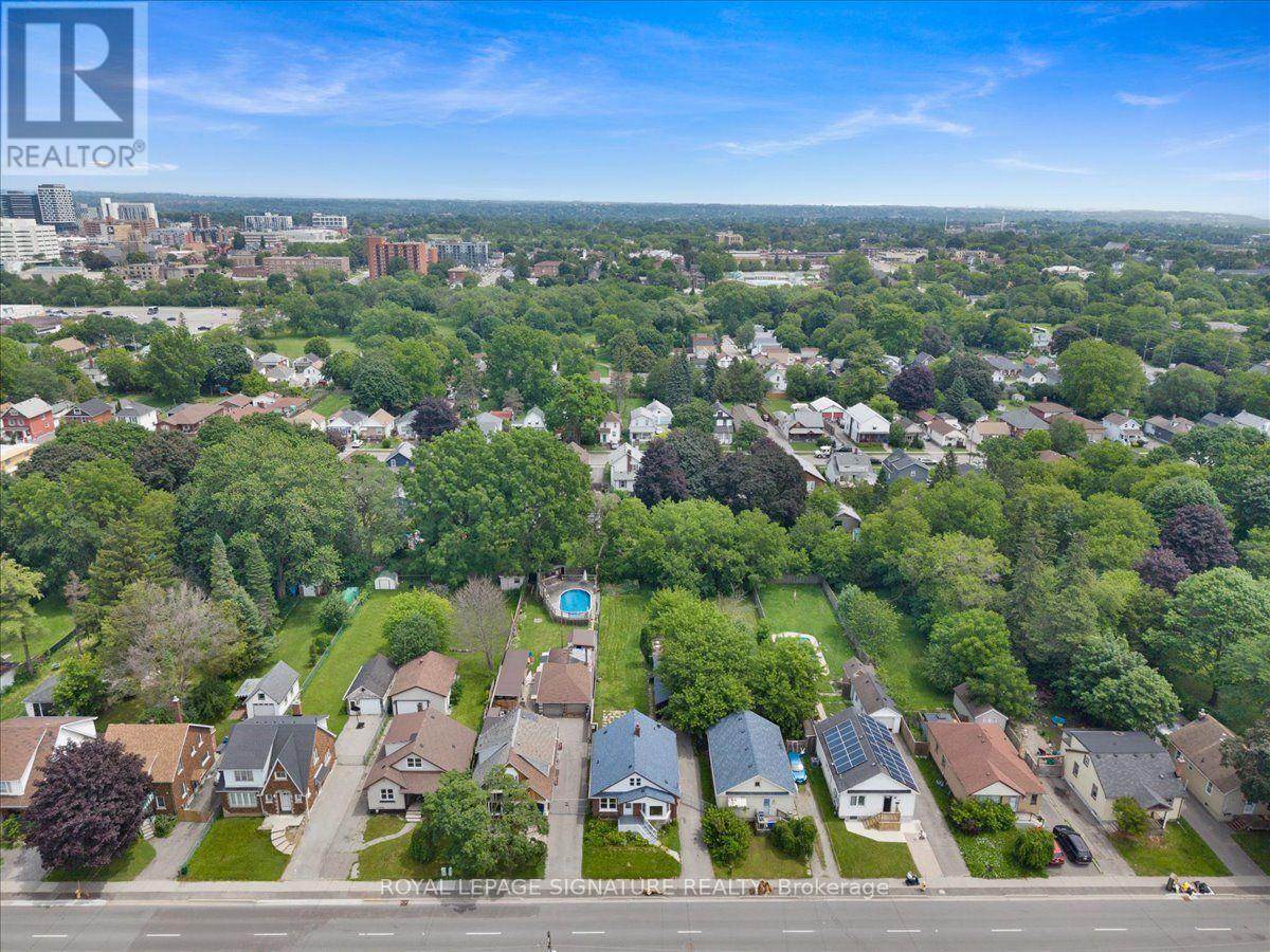 195 PARK ROAD S - 35