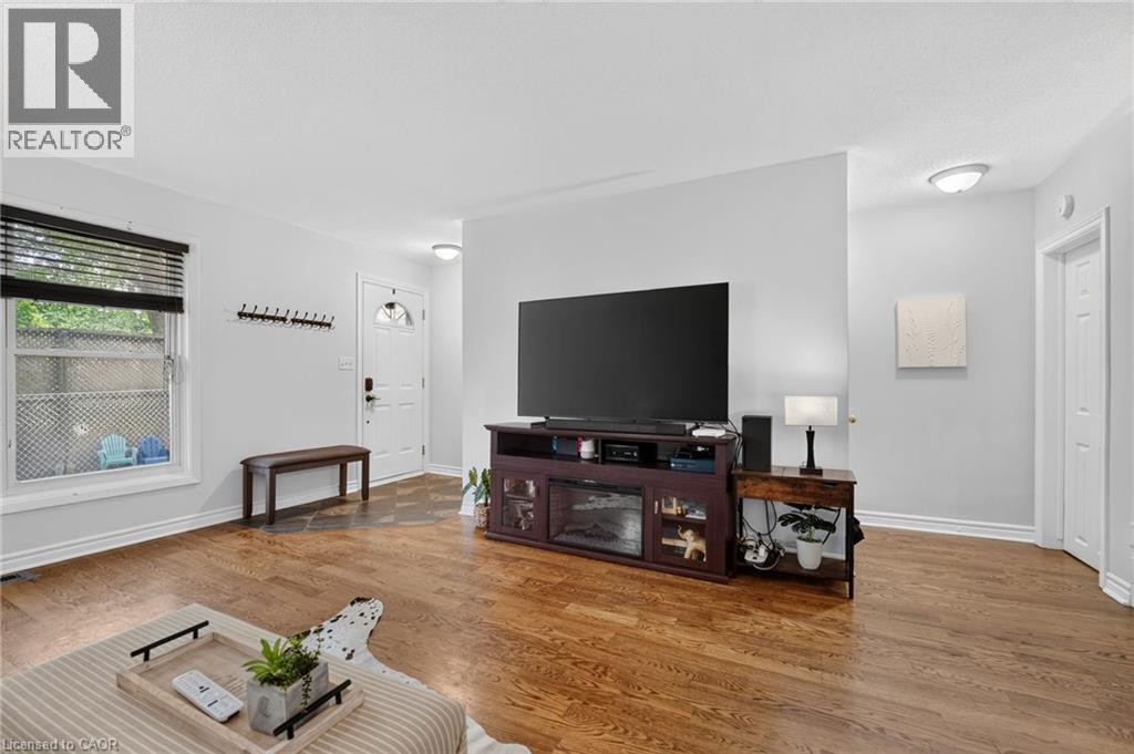 #6 156 ST CATHARINES Street - 12