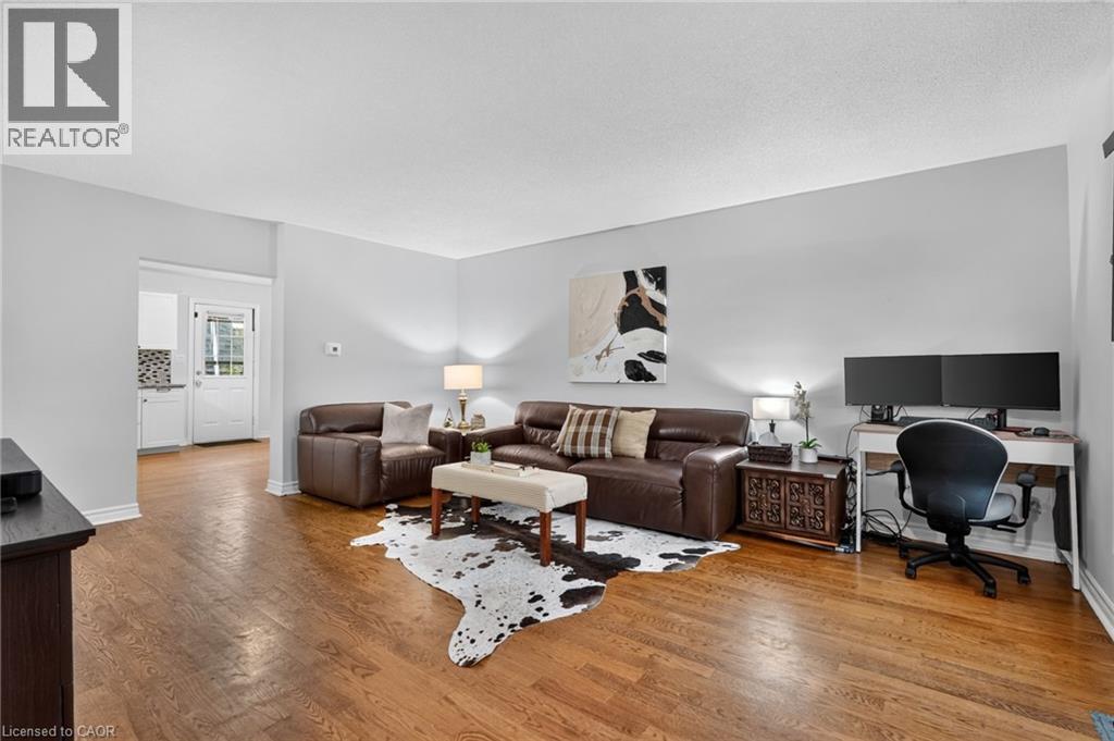#6 156 ST CATHARINES Street - 7