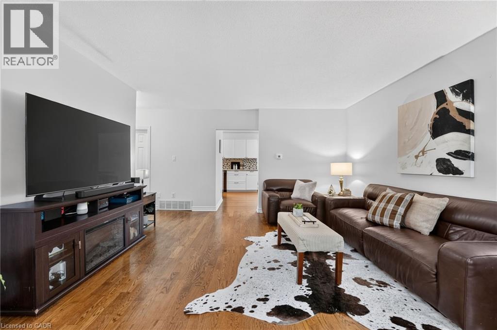 #6 156 ST CATHARINES Street - 9