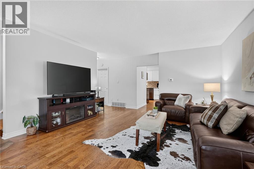 #6 156 ST CATHARINES Street - 8