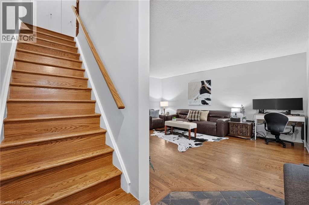 #6 156 ST CATHARINES Street - 23