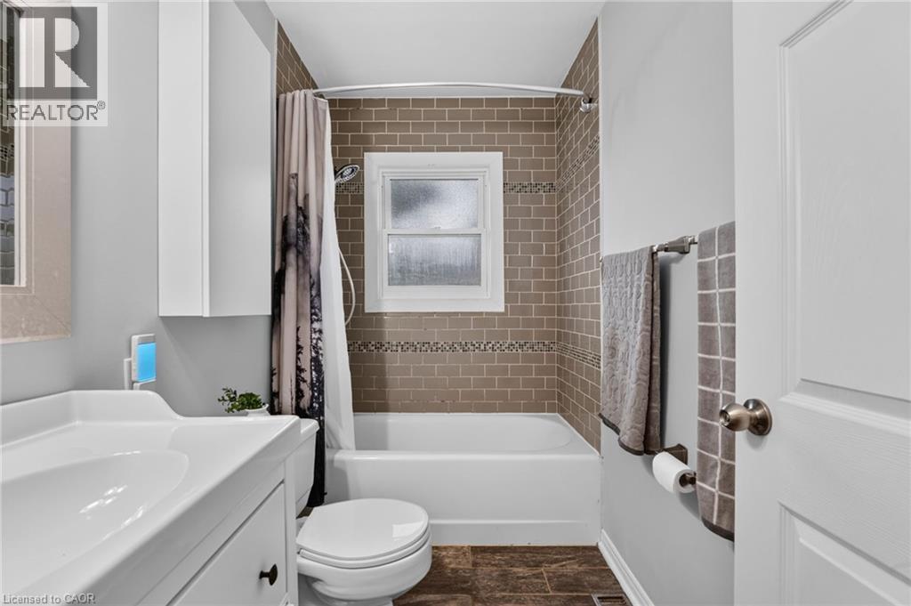 #6 156 ST CATHARINES Street - 26