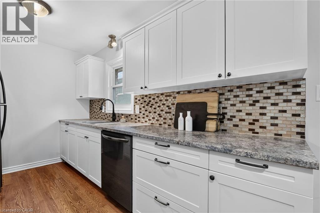 #6 156 ST CATHARINES Street - 18