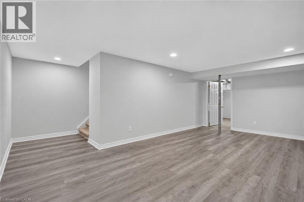 #6 156 ST CATHARINES Street - 33