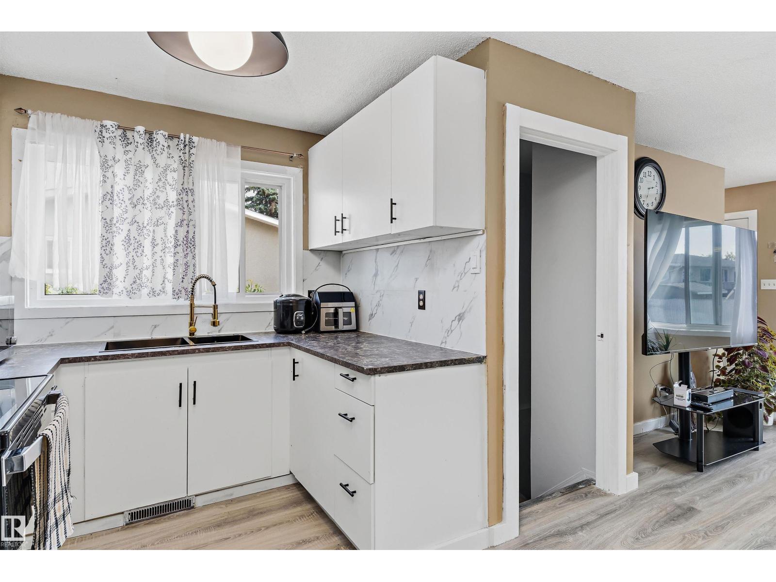 3708 133 AV NW - 11