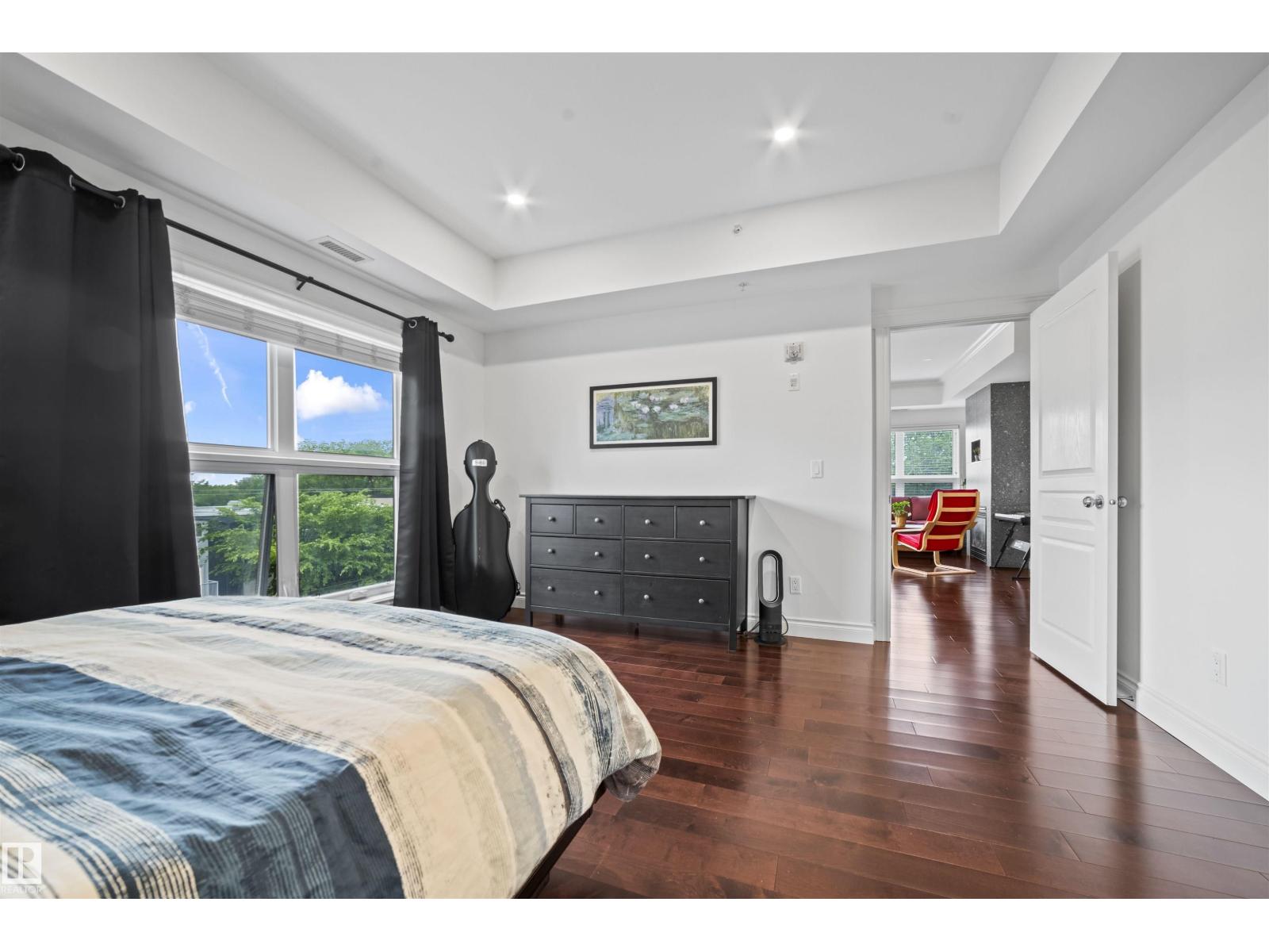 #405 10232 115 St NW NW - 8