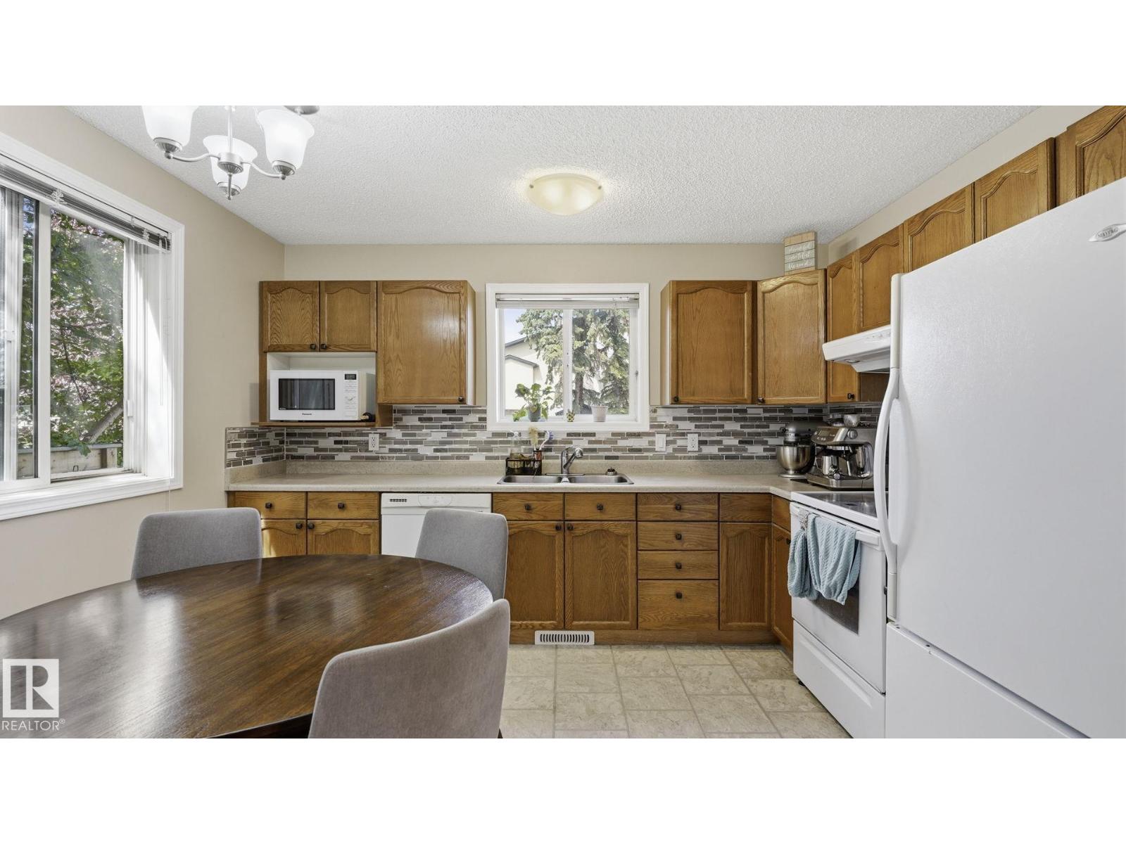 8230 71 ST NW - 11