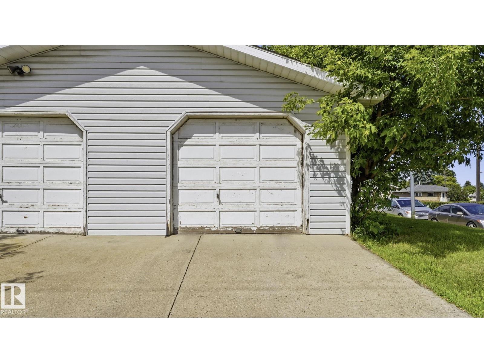 8230 71 ST NW - 29