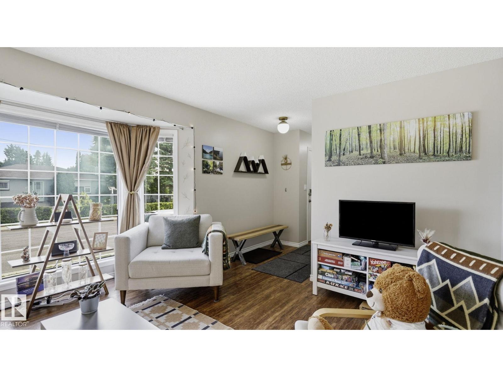 8230 71 ST NW - 8