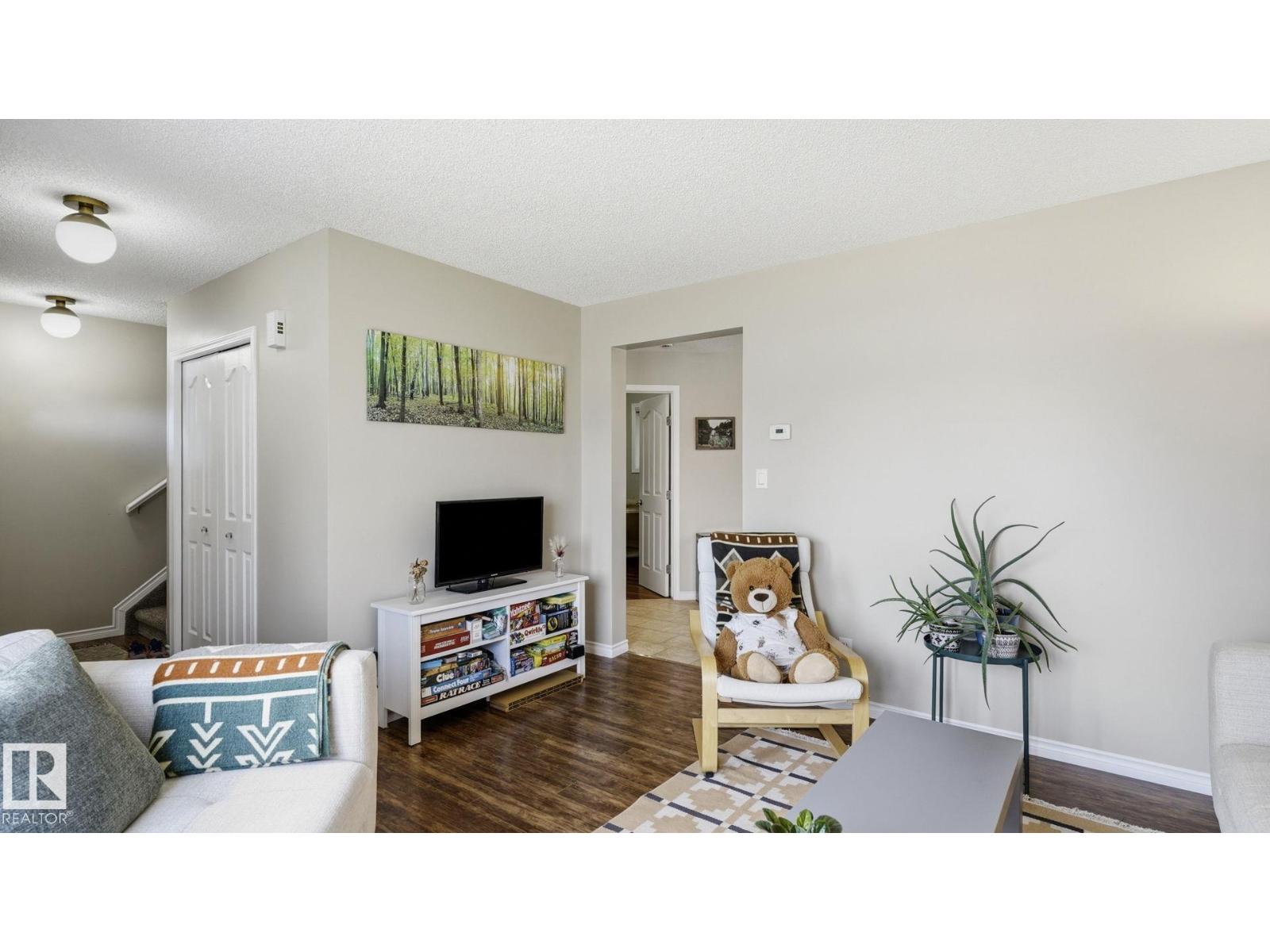 8230 71 ST NW - 9