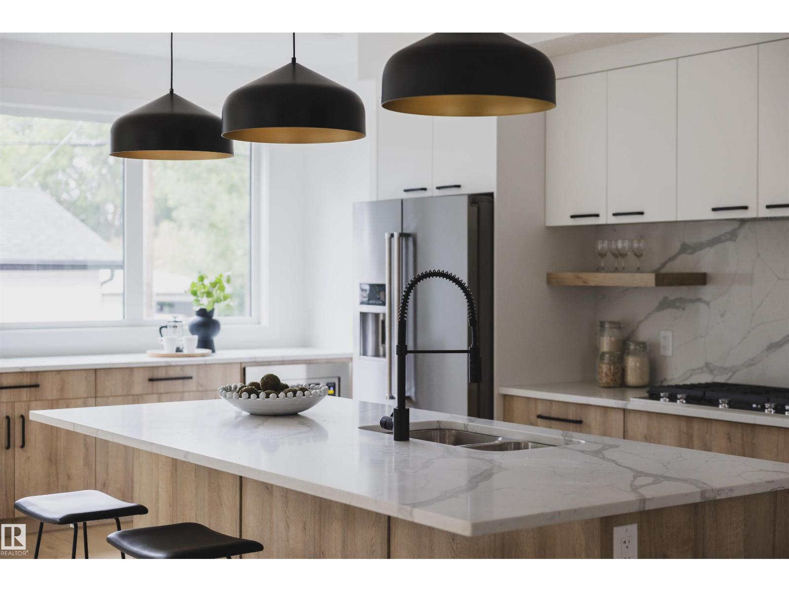 10954 62 AV NW - 12