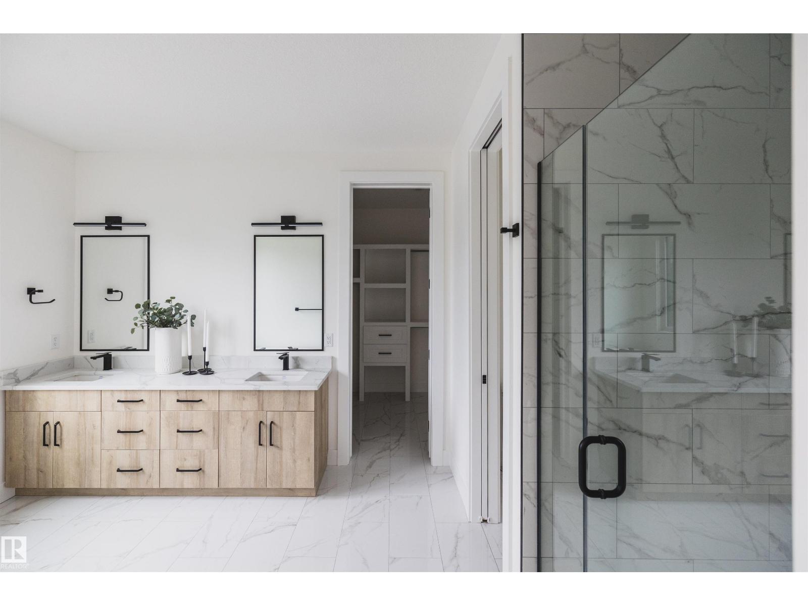 10954 62 AV NW - 23