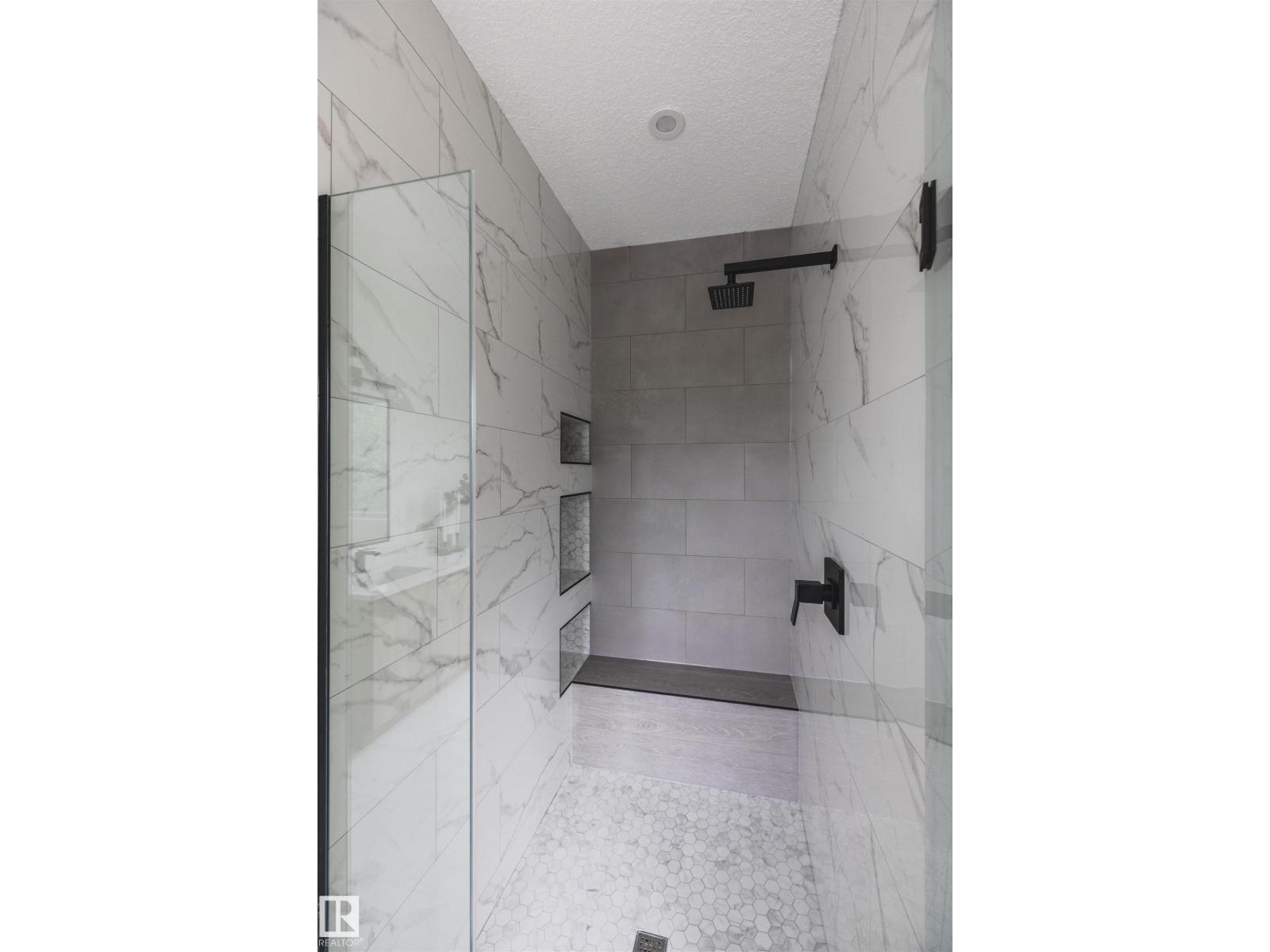 10954 62 AV NW - 26