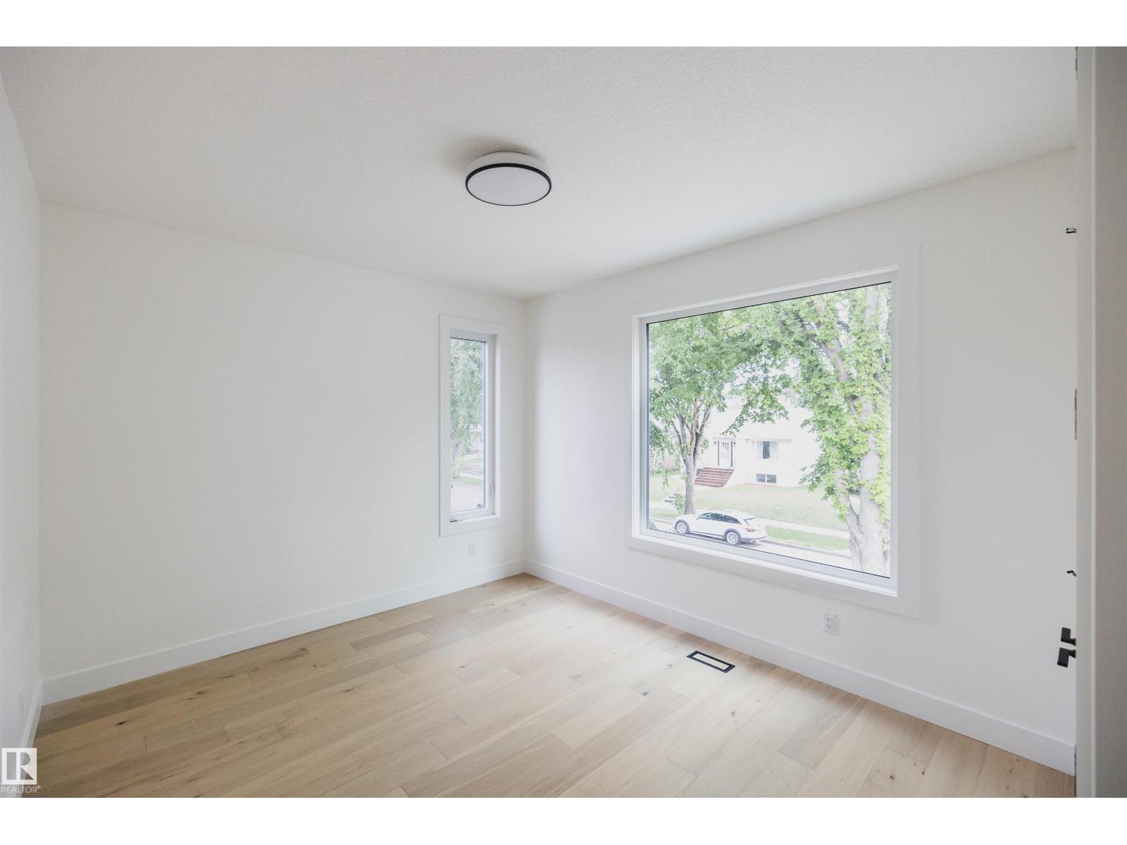 10954 62 AV NW - 29