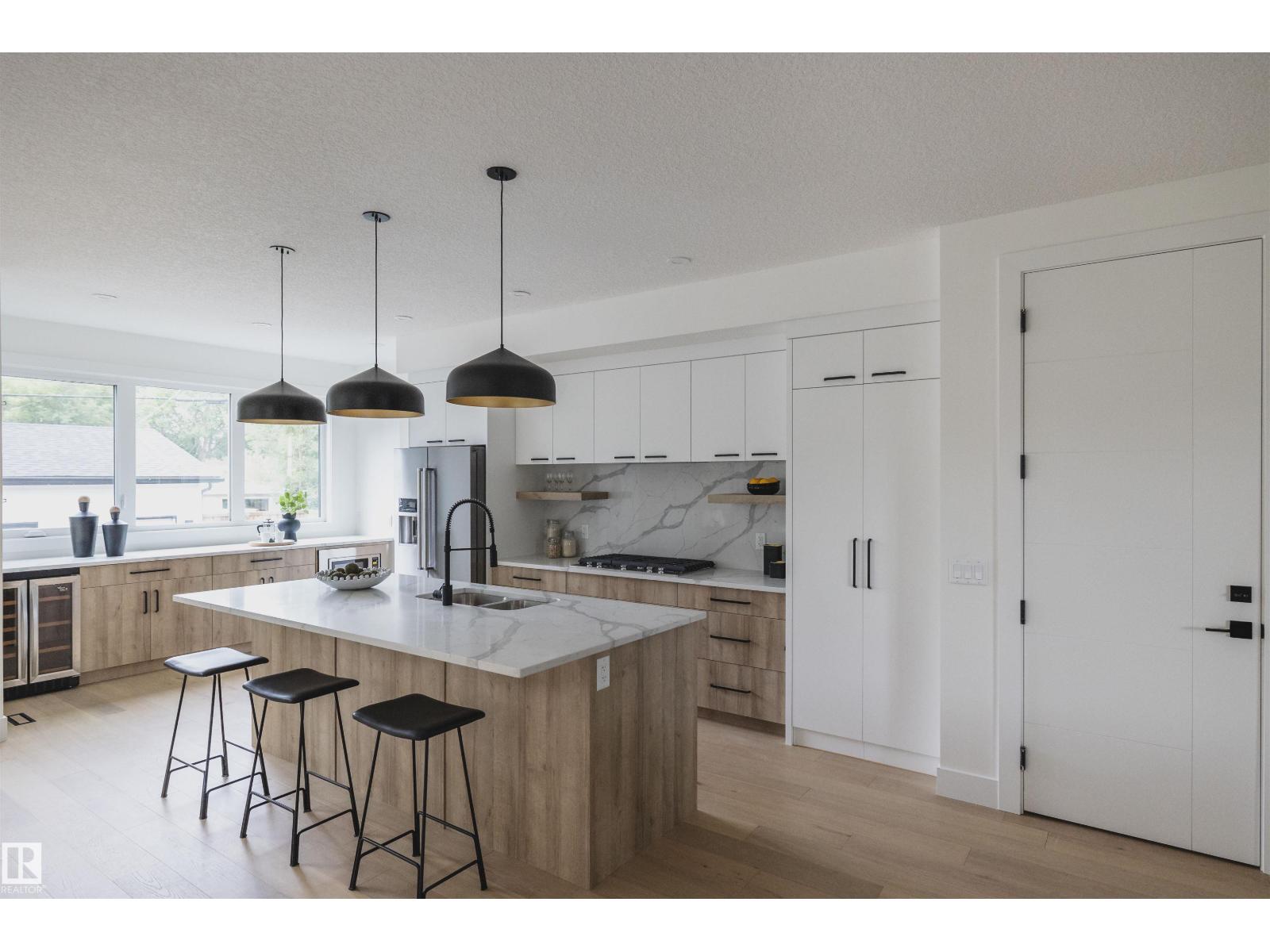 10954 62 AV NW - 9