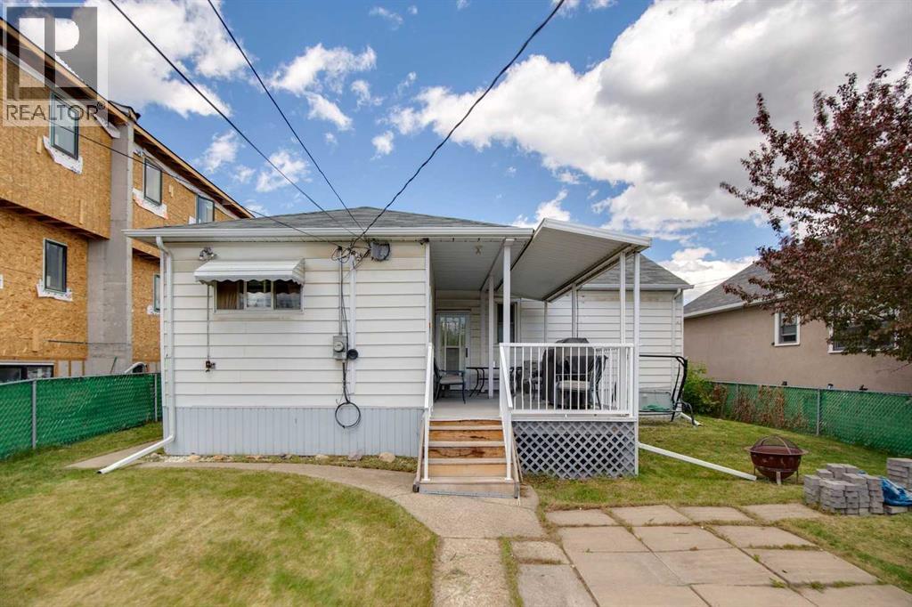 833 20 Avenue NW - 20