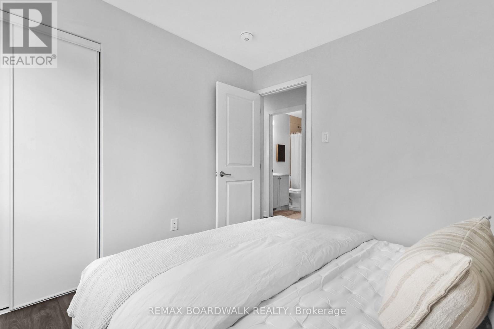 210 VERULAM STREET - 15