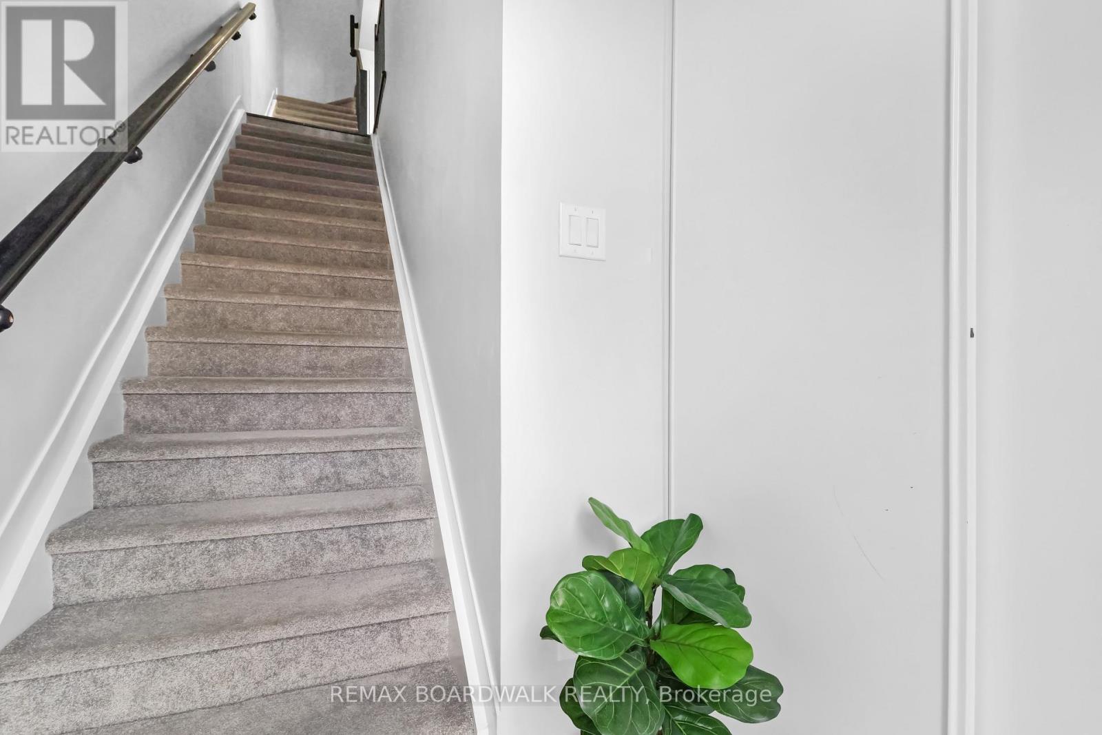 210 VERULAM STREET - 25