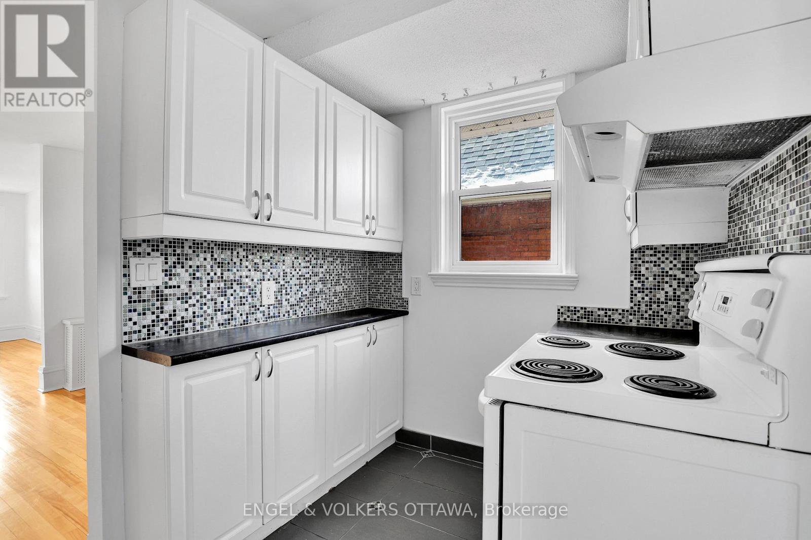 491 MCLEOD STREET - 14