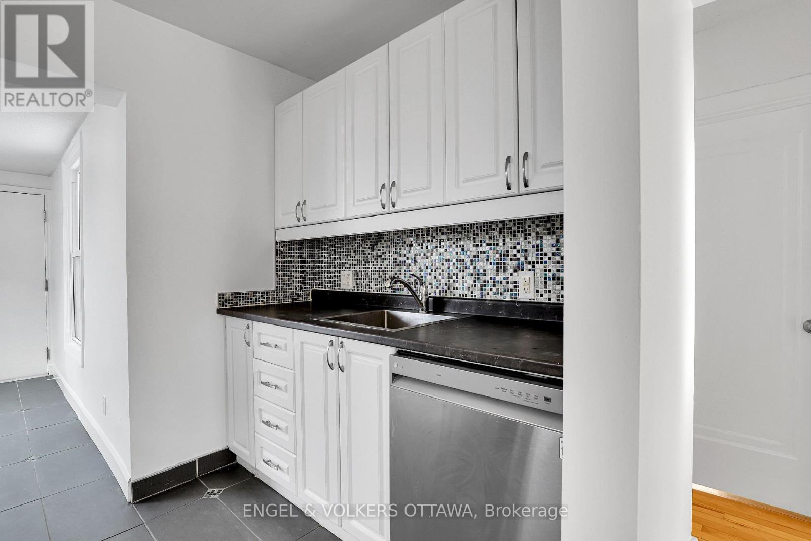491 MCLEOD STREET - 15