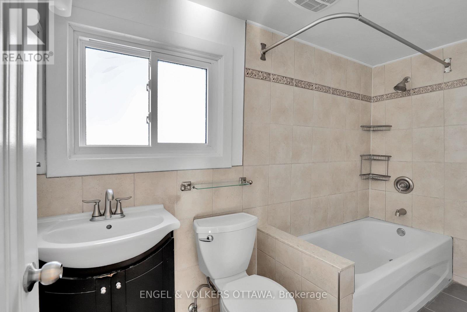 491 MCLEOD STREET - 18