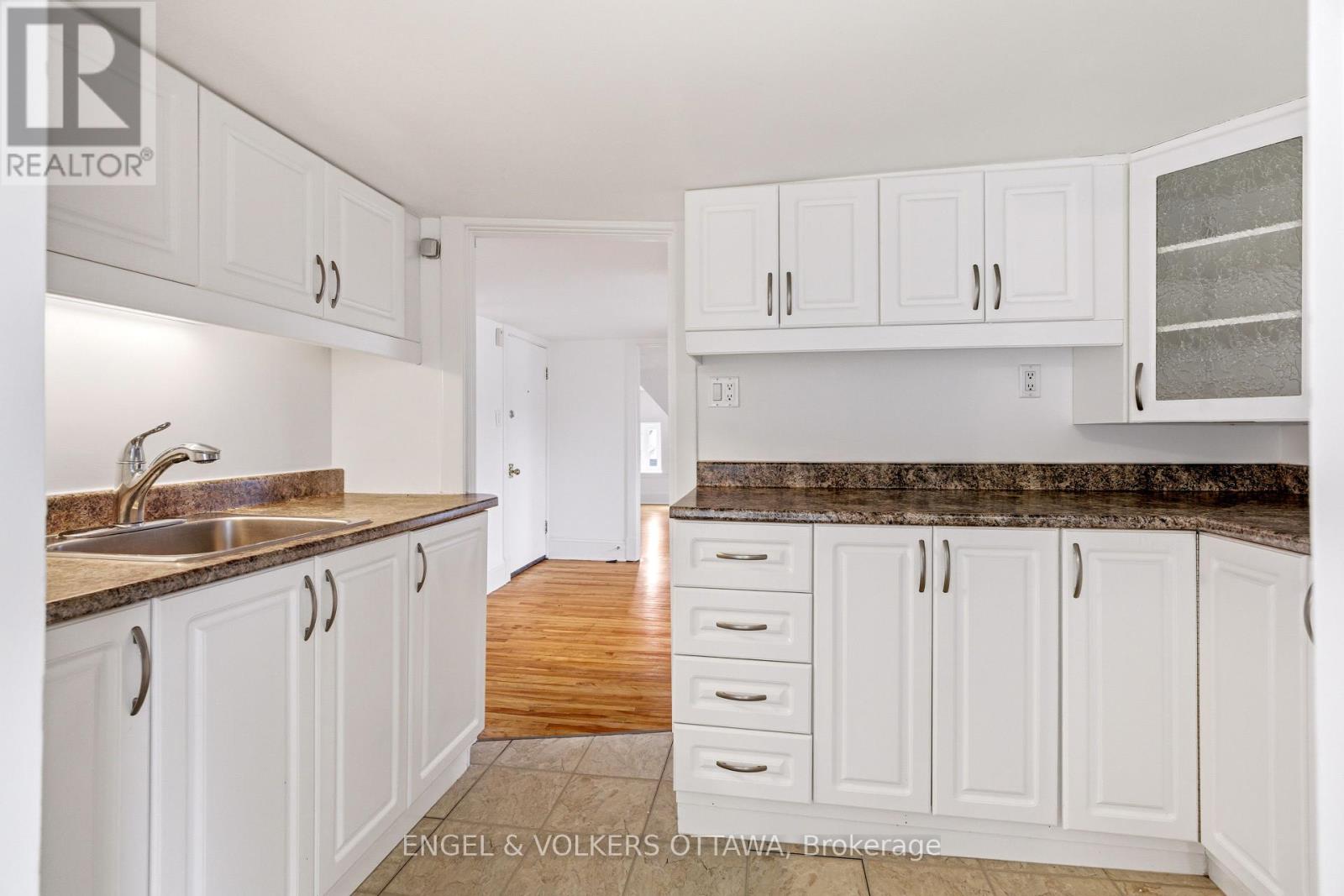 491 MCLEOD STREET - 23
