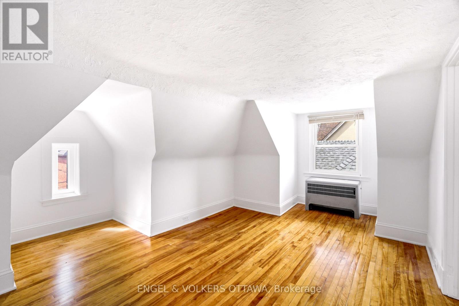 491 MCLEOD STREET - 27