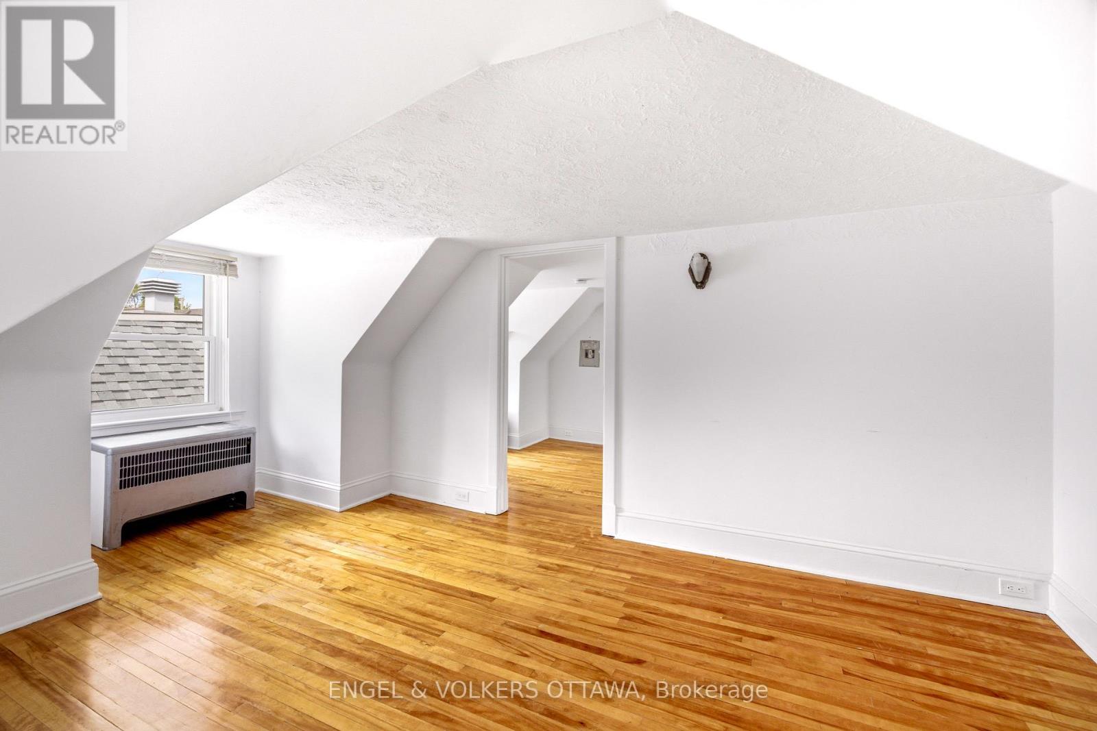 491 MCLEOD STREET - 29