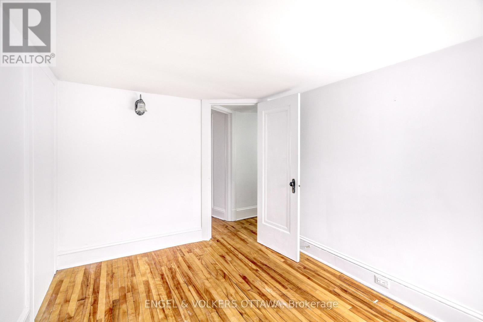491 MCLEOD STREET - 31