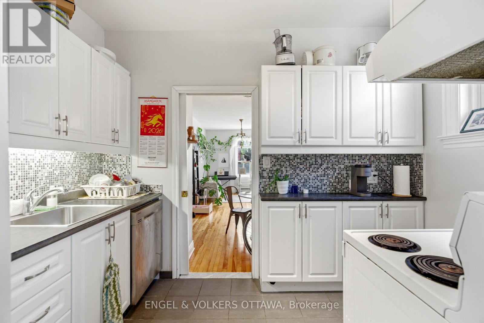491 MCLEOD STREET - 35