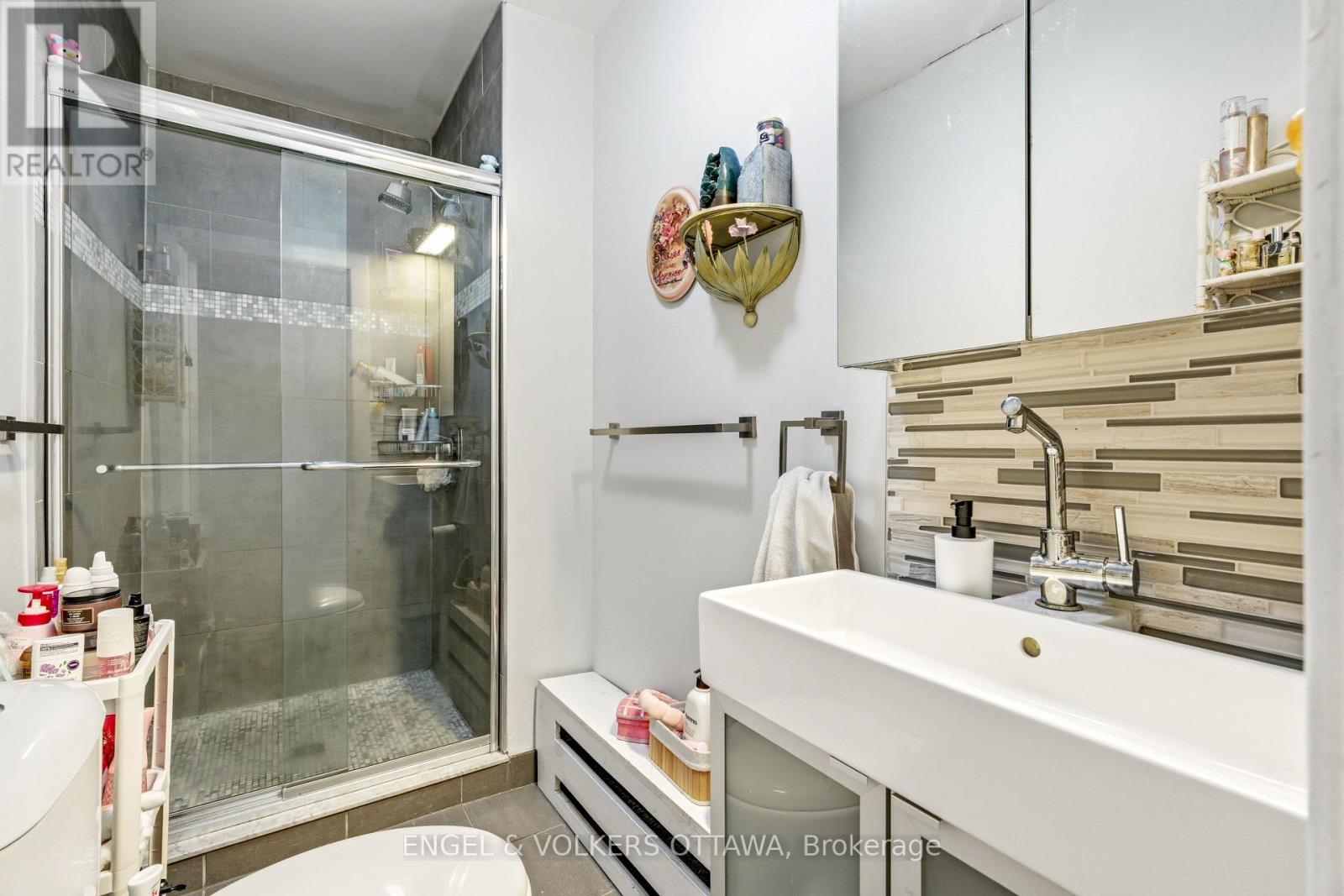 491 MCLEOD STREET - 37