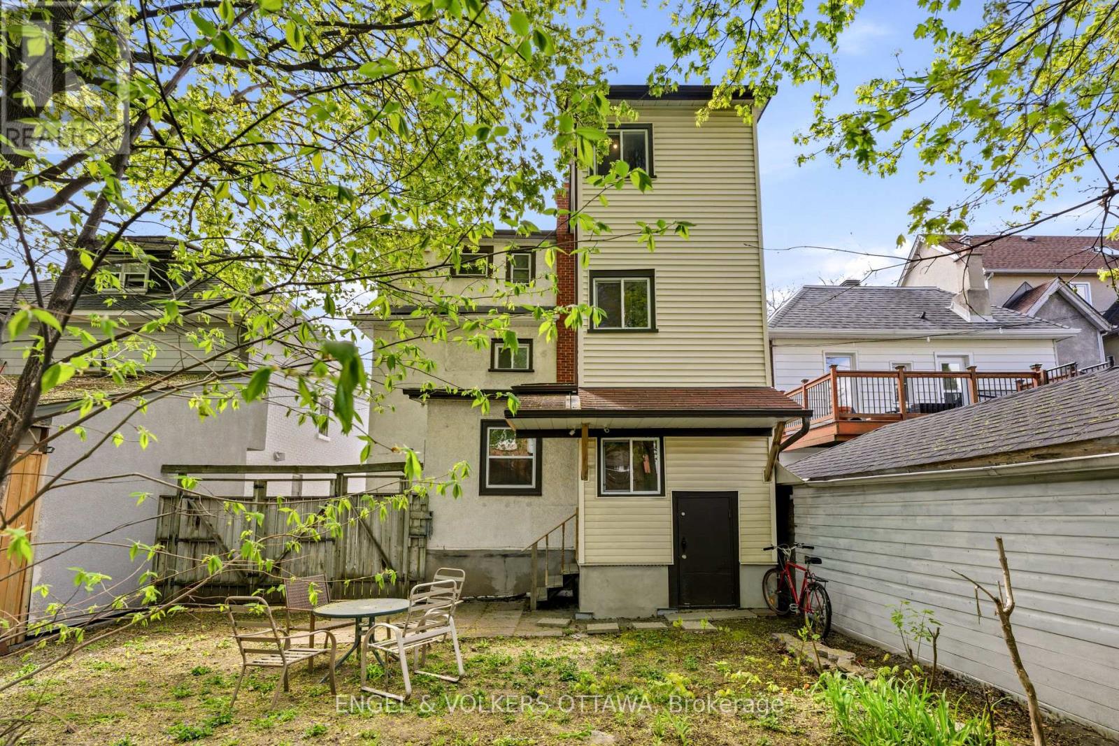 491 MCLEOD STREET - 38
