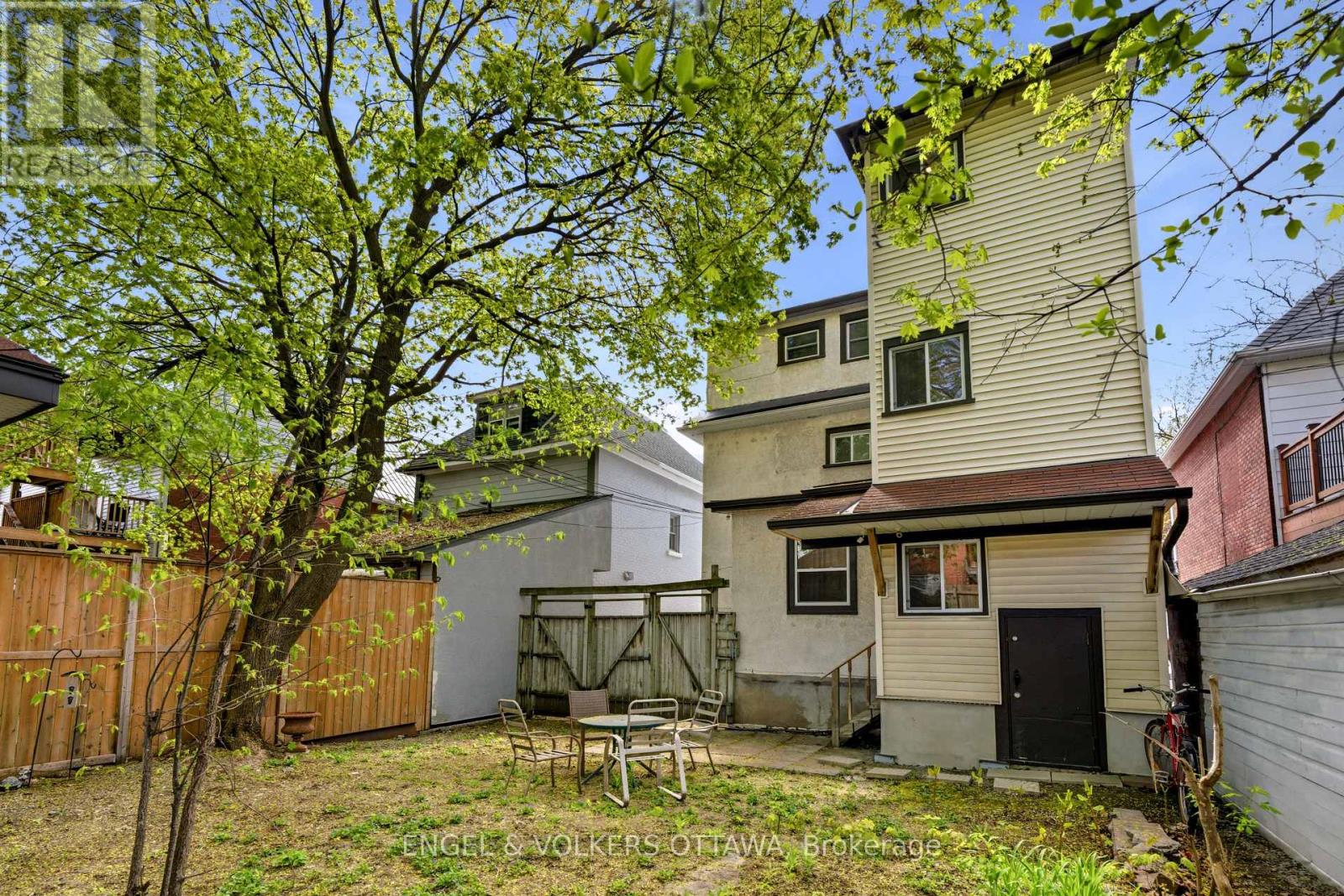 491 MCLEOD STREET - 39