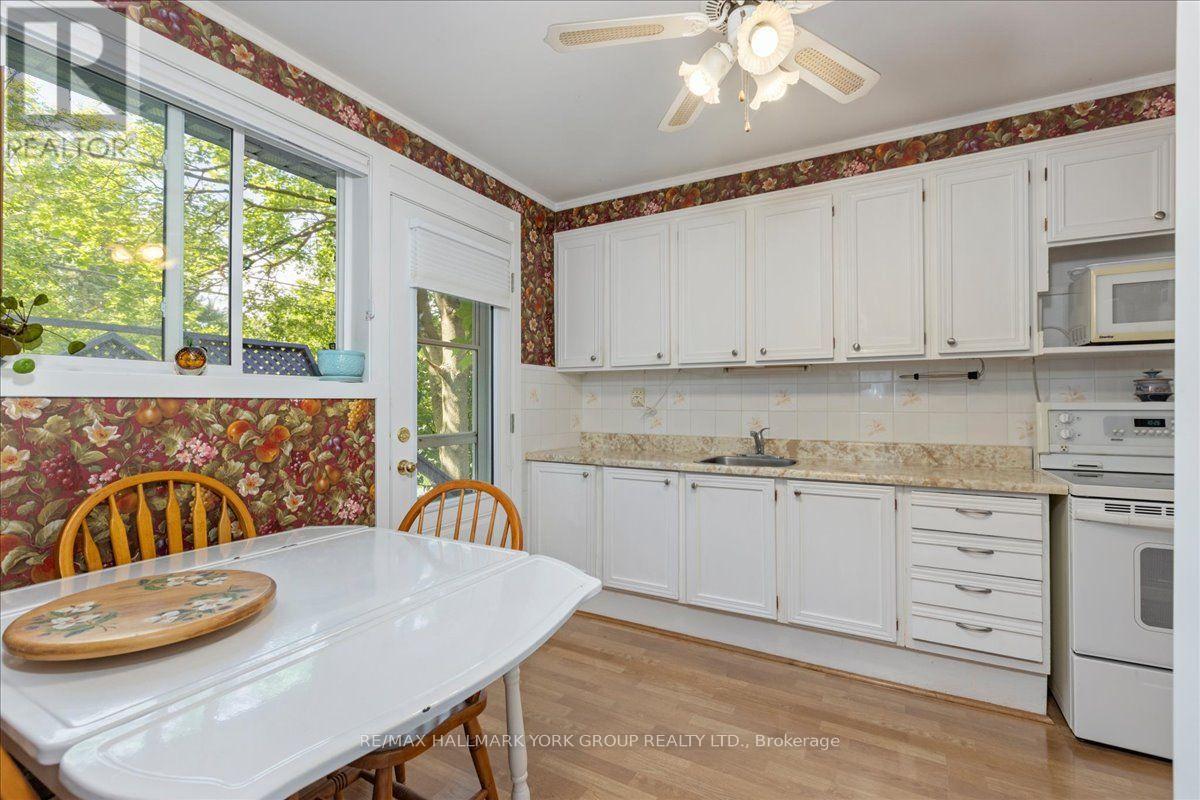 2 CORBETT CRESCENT - 10